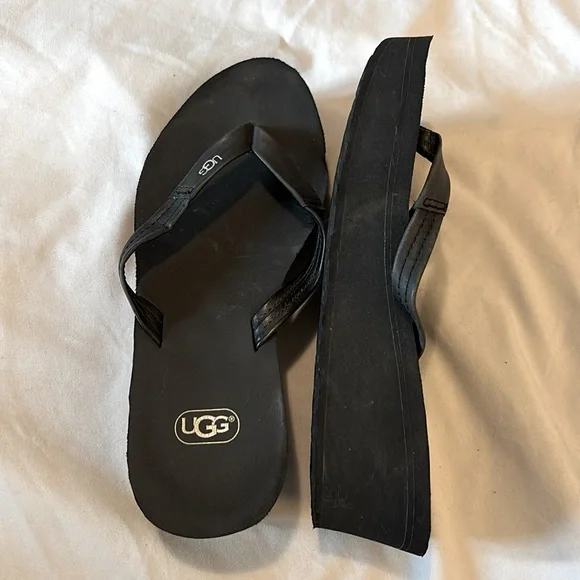 UGG Ruby Wedge Flip Flops Sandals Black/Black Platform Great Condition Size 